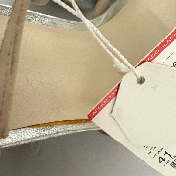 Elegant Silver Block Heel Sandals - Picture 4 of 6